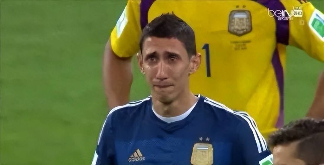 迪馬利亞掩面跪地慶祝2022世界杯奪冠